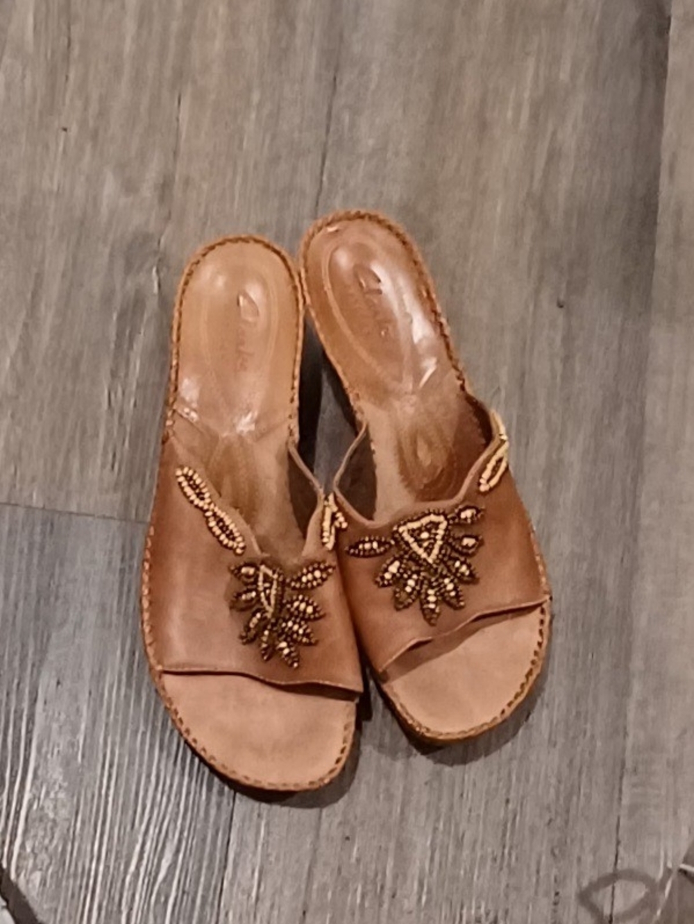 Clarks Artisan Beaded Brown And Tan Leather Size 9 Wedge Slide Sandals